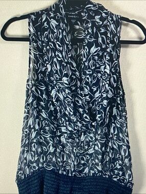bebe Navy and White Sleeveless Floral Button-Front Top